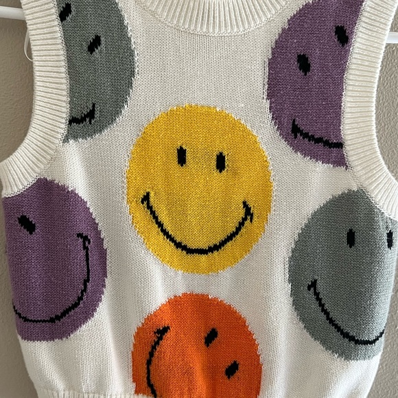 COPY - Smiley x H&M vest ( NOT SOLD) - Picture 2 of 4